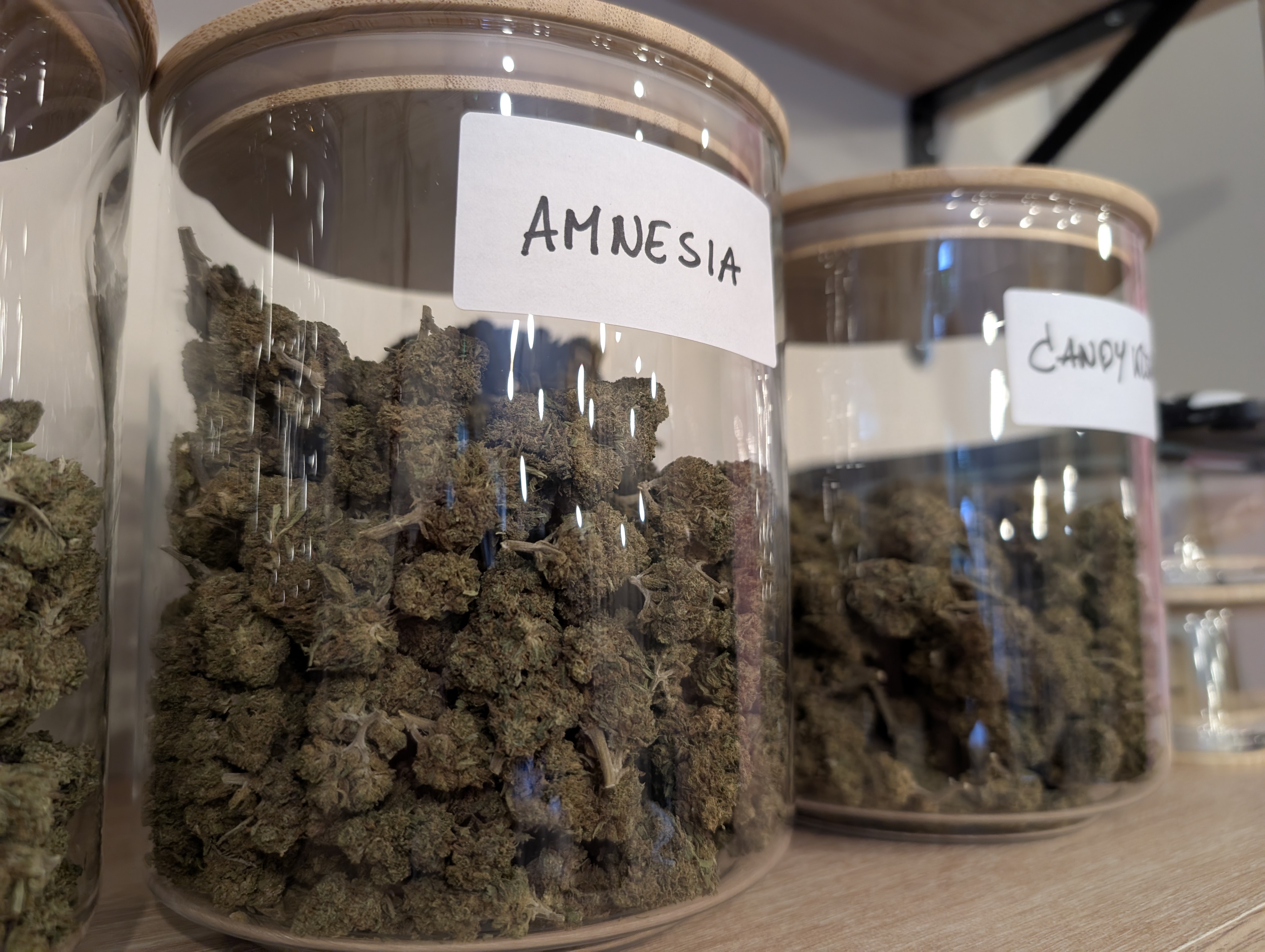 labeuhtique images d'un pot de fleurs de CBD